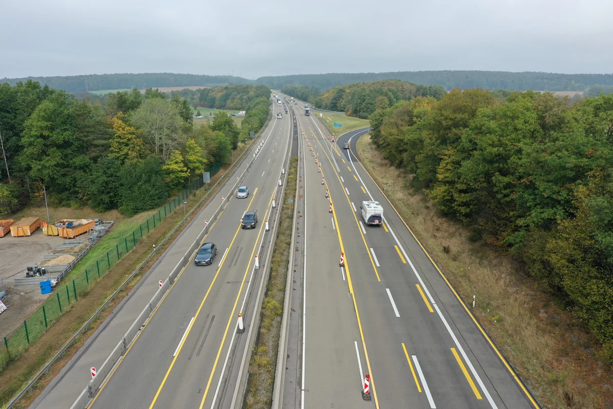 Aerial view of the work-zone traffic layout on the A7 at the Götzenhof viaduct